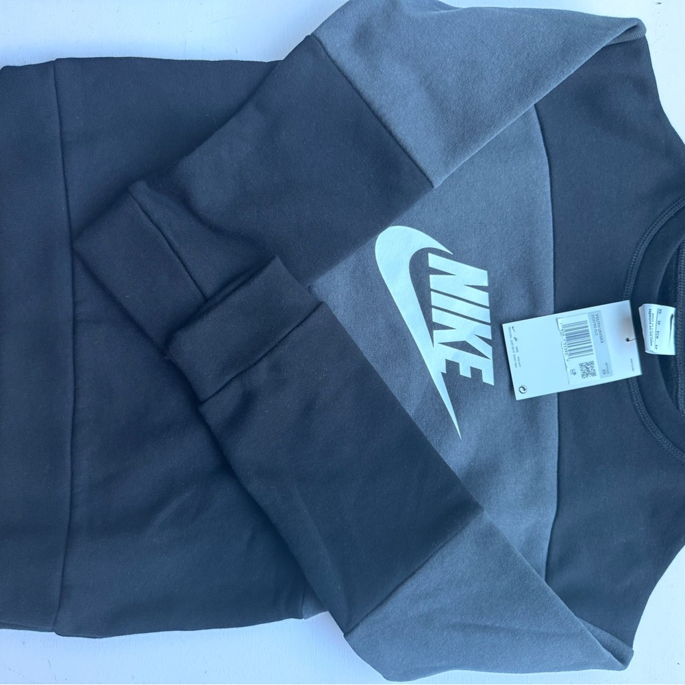 NWT Nike Sweater Boys XS Black Crew Neck Casual Fleece Sweatshirt Pullover